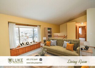 4423 37th St in Sioux Falls, SD - Building Photo - Building Photo