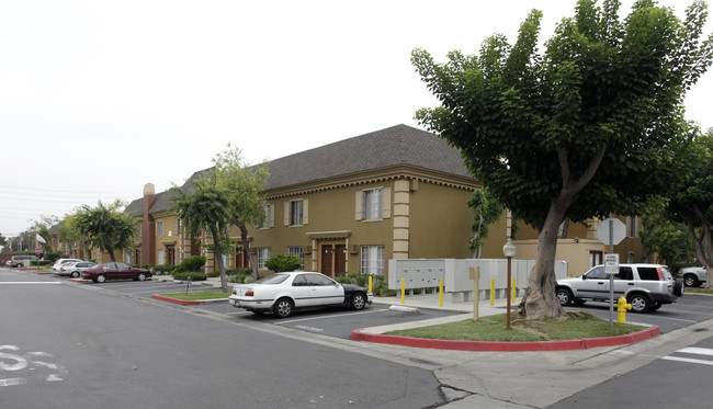 Chatham Village Apartments in Tustin, CA - Building Photo - Building Photo