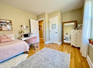 76 Egmont St, Unit 3F in Brookline, MA - Building Photo - Building Photo