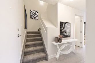 Ermineskin Place in Edmonton, AB - Building Photo - Building Photo