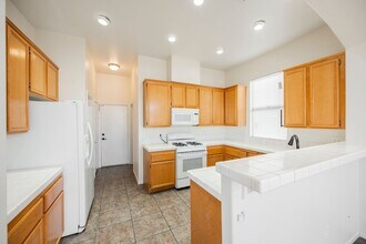 9716 Panorama Cliff Dr in Las Vegas, NV - Building Photo - Building Photo