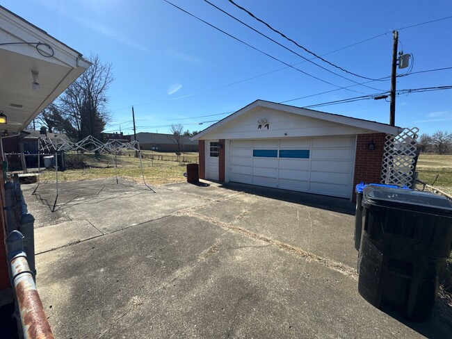 3604 Downing Way in Louisville, KY - Foto de edificio - Building Photo