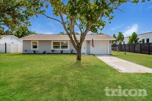 2324 Bougainvillea St in Sarasota, FL - Building Photo