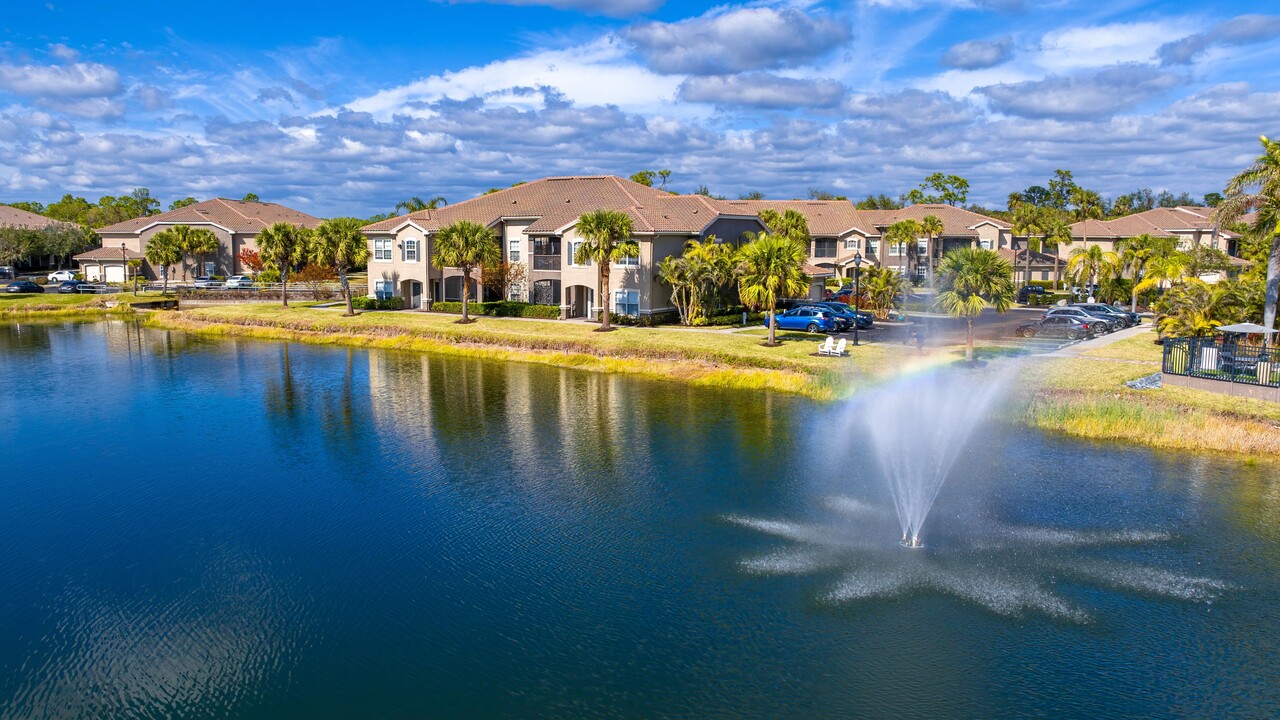 Lakes of Tuscana in Port Charlotte, FL - Foto de edificio