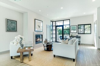 18711 Redwing St in Tarzana, CA - Building Photo - Building Photo