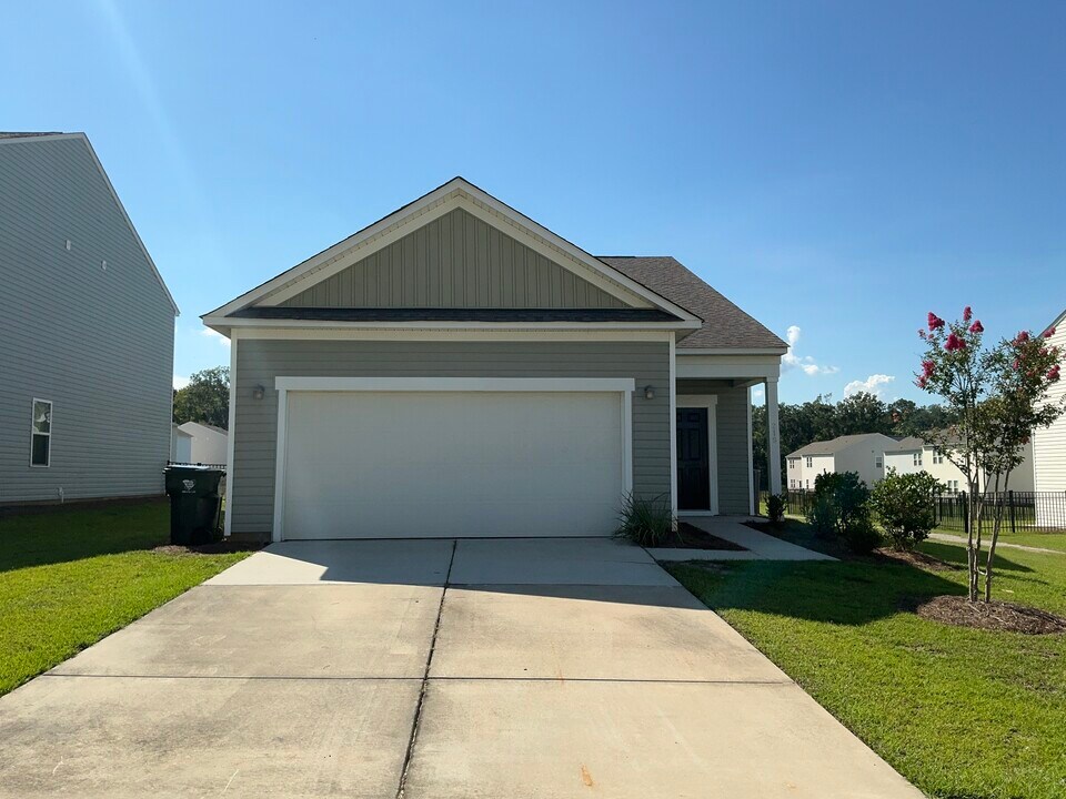 219 Orion Way in Moncks Corner, SC - Building Photo