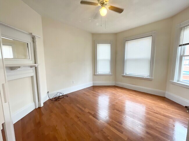 50 Crescent Ave, Unit 2T in Boston, MA - Foto de edificio - Building Photo