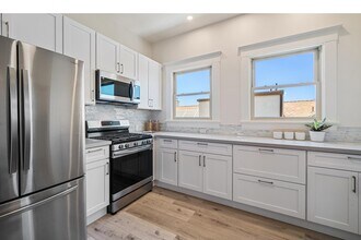 684 Apgar St in Oakland, CA - Foto de edificio - Building Photo