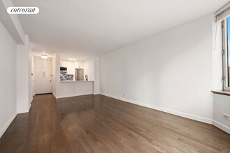 500 W 43rd St in New York, NY - Building Photo - Building Photo