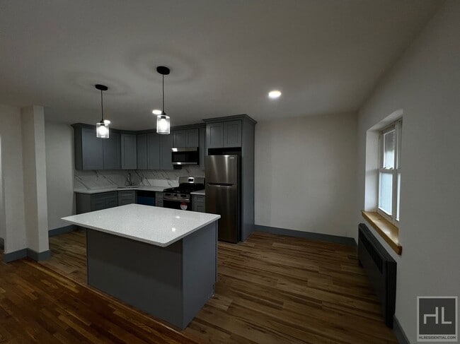 818 E 234th St in Bronx, NY - Building Photo - Building Photo