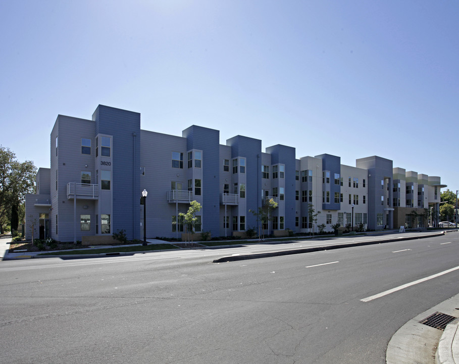 The Arbors at Oak Park in Sacramento, CA - Building Photo