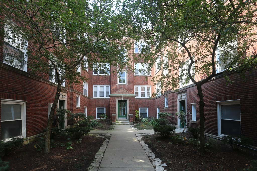 3255 N Clifton Ave in Chicago, IL - Building Photo