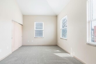 New Village Homes & Whitney Young Townhomes in Columbus, OH - Foto de edificio - Building Photo