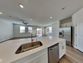 10542 Lagaspi Dr in Las Vegas, NV - Building Photo - Building Photo