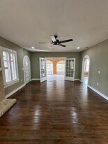 1501 N Jackson St in Palestine, TX - Building Photo