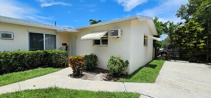 1701 Shenandoah St, Unit 2 in Hollywood, FL - Foto de edificio - Building Photo