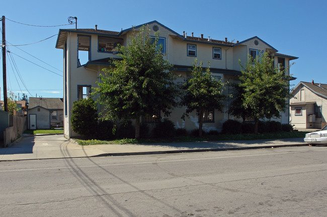 141 Rodriguez St in Watsonville, CA - Foto de edificio - Building Photo