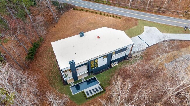 1736 Cox Rd in Roswell, GA - Building Photo - Building Photo