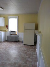 7 Locust Ave, Unit 2nd Floor in Danbury, CT - Foto de edificio - Building Photo