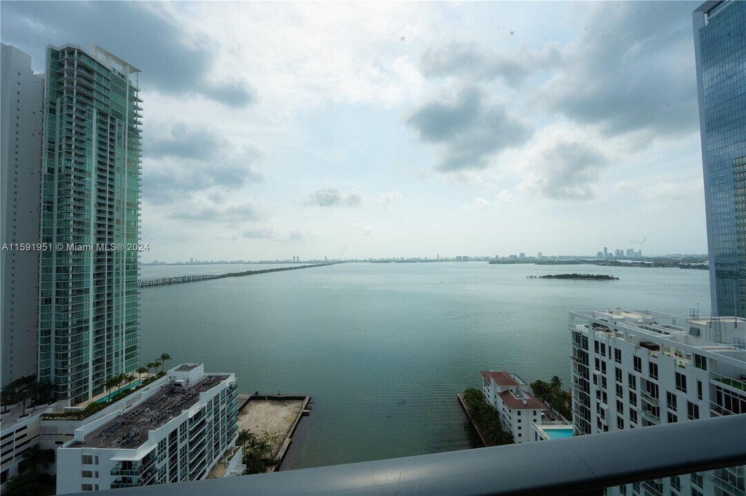 460 NE 28th St, Unit 2605 in Miami, FL - Building Photo