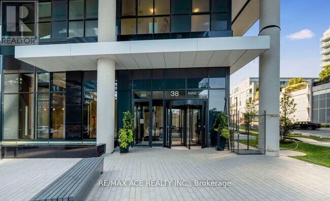 38 Annie Craig Dr in Toronto, ON - Building Photo - Building Photo