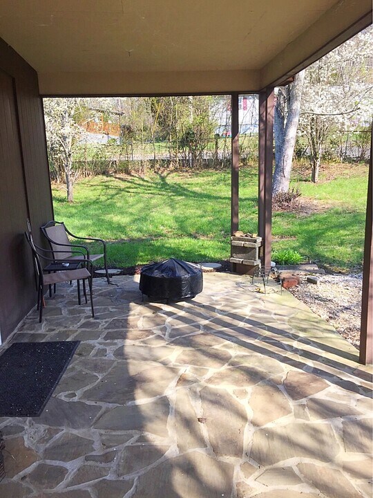 813 Green Meadows Dr in Knoxville, TN - Building Photo