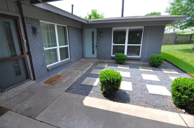 property at 11301 Oakwood Dr