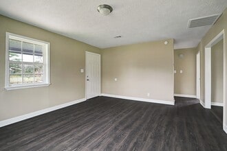 1210 Glendale St in Dayton, TX - Building Photo - Building Photo