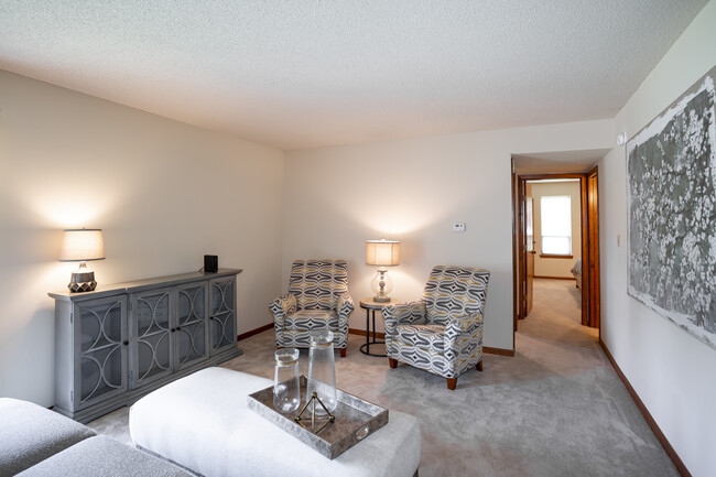 Broadway Village Apartments in Columbia, MO - Building Photo - Interior Photo