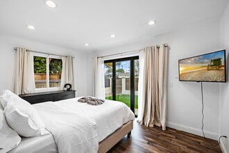 1581 Baker St in Costa Mesa, CA - Building Photo - Building Photo