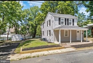 27 E Phoenix Ave in Lawnside, NJ - Foto de edificio - Building Photo