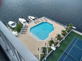 200 SE 15th Rd, Unit 9B in Miami, FL - Building Photo