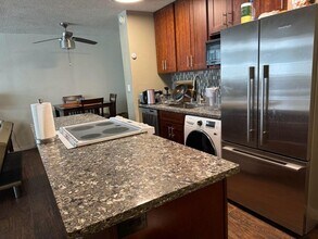 2415 Ala Wai Blvd in Honolulu, HI - Building Photo - Building Photo