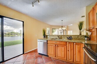 12561 Shoreside Ln in Wellington, FL - Building Photo - Building Photo