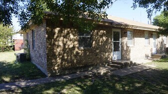 310 W Washington Ave in Copperas Cove, TX - Building Photo