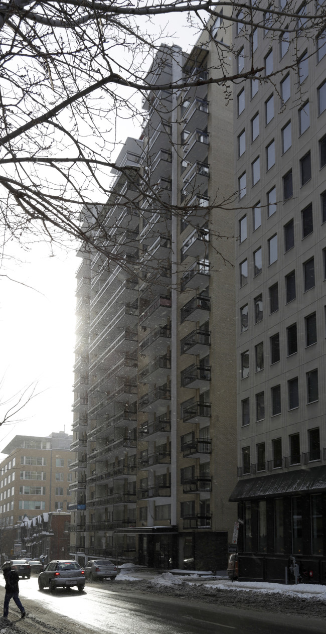 Le Trianon in Montréal, QC - Building Photo - Building Photo