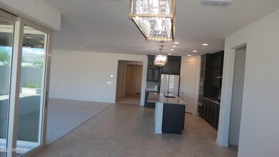 5862 N 86th Dr in Glendale, AZ - Foto de edificio - Building Photo