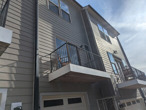 Room in Townhome on Judson Ave in Charlotte, NC - Building Photo - Building Photo