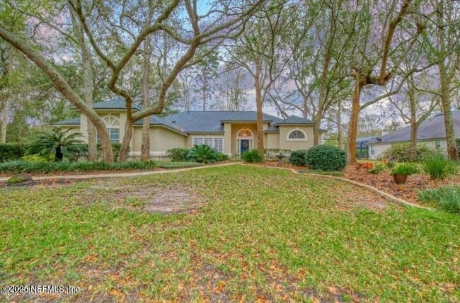 property at 352 Chicasaw Ct