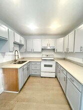 4924 SW 44th Ave in Fort Lauderdale, FL - Building Photo - Building Photo