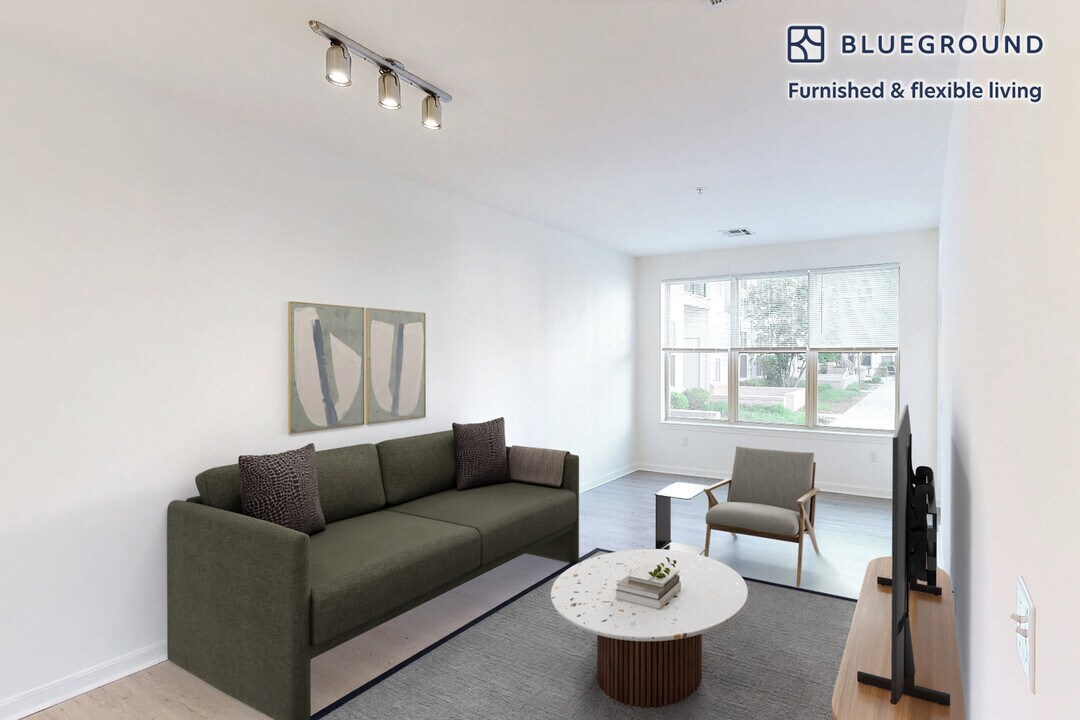 333 Great River Rd in Somerville, MA - Building Photo