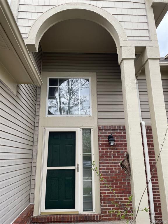 38463 Saratoga Cir in Farmington Hills, MI - Building Photo - Building Photo