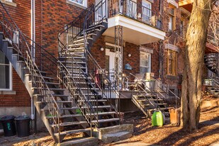 2550-2558 Sheppard St in Montréal, QC - Building Photo