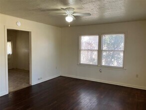 611 Clifford Dr in Austin, TX - Building Photo - Building Photo