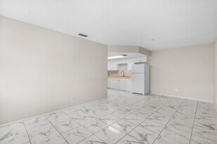 3656 Seminole Ave in Ft. Myers, FL - Building Photo