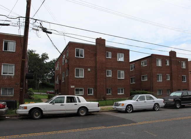 1723 27th St SE in Washington, DC - Foto de edificio - Building Photo