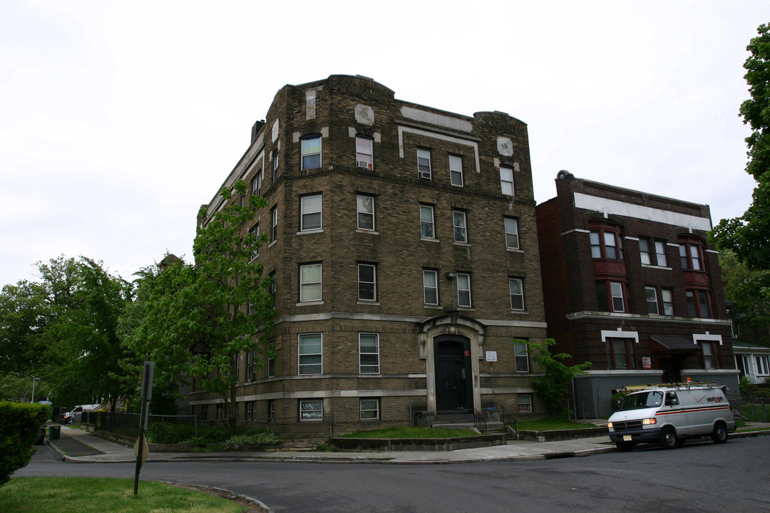 73 Carnegie Ave in East Orange, NJ - Building Photo