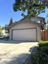 829 E Chickadee Ct in Fresno, CA - Building Photo - Building Photo