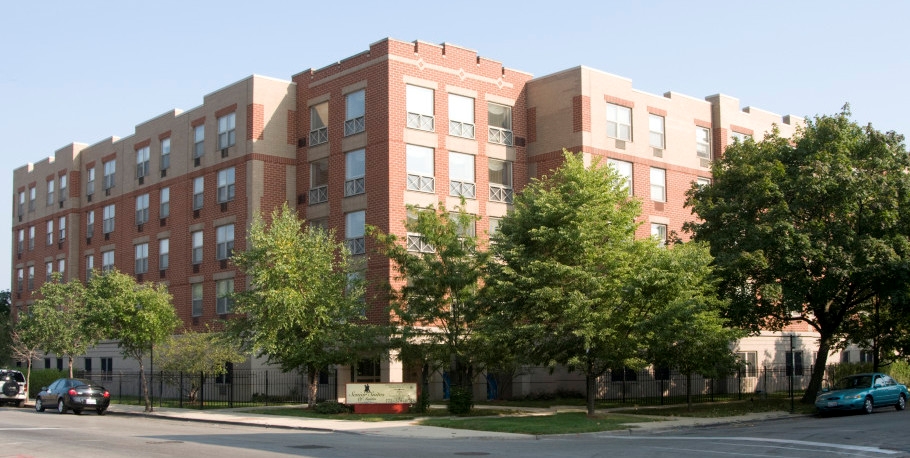 Senior Suites of Austin in Chicago, IL - Foto de edificio