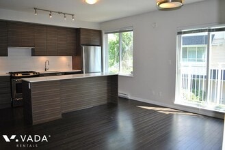 6965 Hastings St in Burnaby, BC - Building Photo - Building Photo
